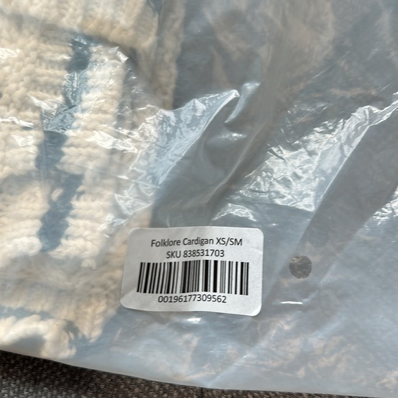 Taylor Swift Unworn 2024 Re-issue Folklore Cardigan - the “Cardigan” XS/S - Picture 5 of 6